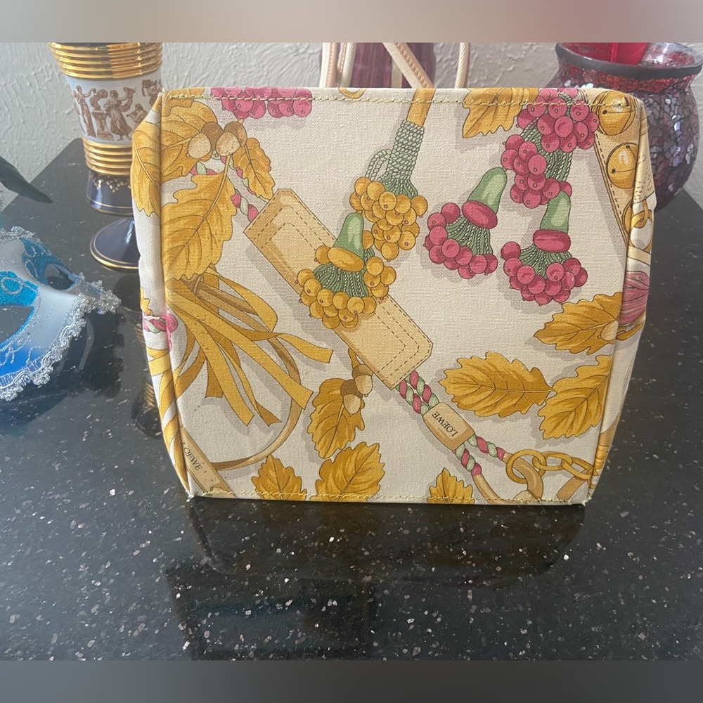 HOST PICK RARE LOEWE SHOULDER BAG - Picture 7 of 13